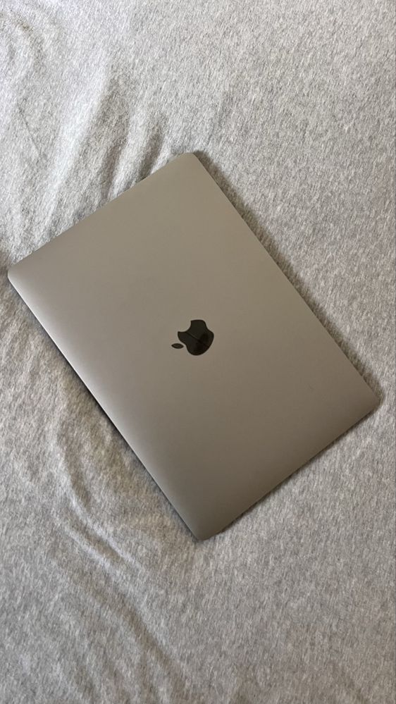 MacBook Pro 13” (2019) - i5, 16GB RAM, 256GB SSD