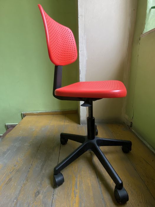 Krzesło do biurka dla dziecka z Ikea