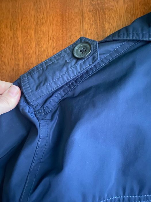 Чюдовий чоловічий тренчь.