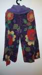 2 Calças largas - uma com flores, tons de azul e outra em roxo L/XL