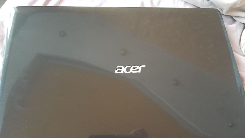 Ноутбук Acer с сумкой