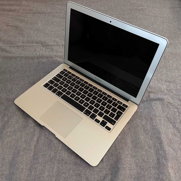 Vendo Macbook Air 13” 1.8 GHz 128GB + Magic Mouse