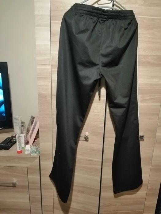 Spodnie dresowe śliskie