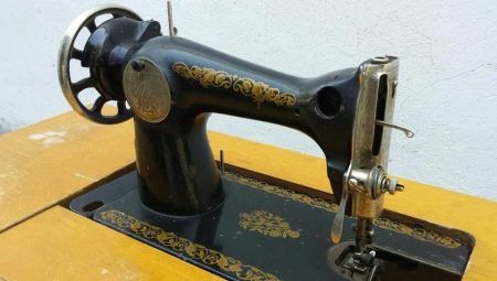Швейная машинка ножная на станине, рабочая