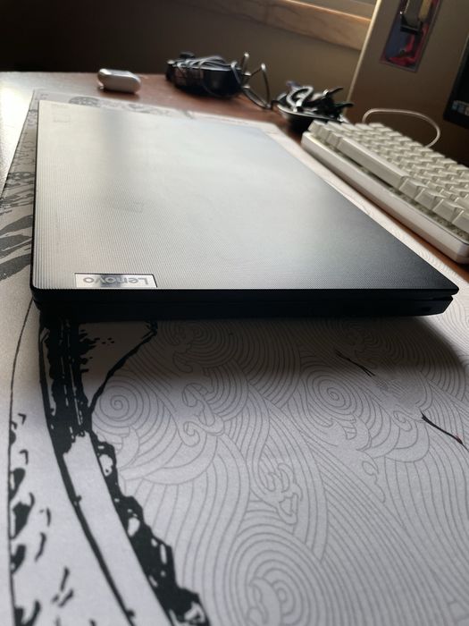 Lenovo v14 g2 itl