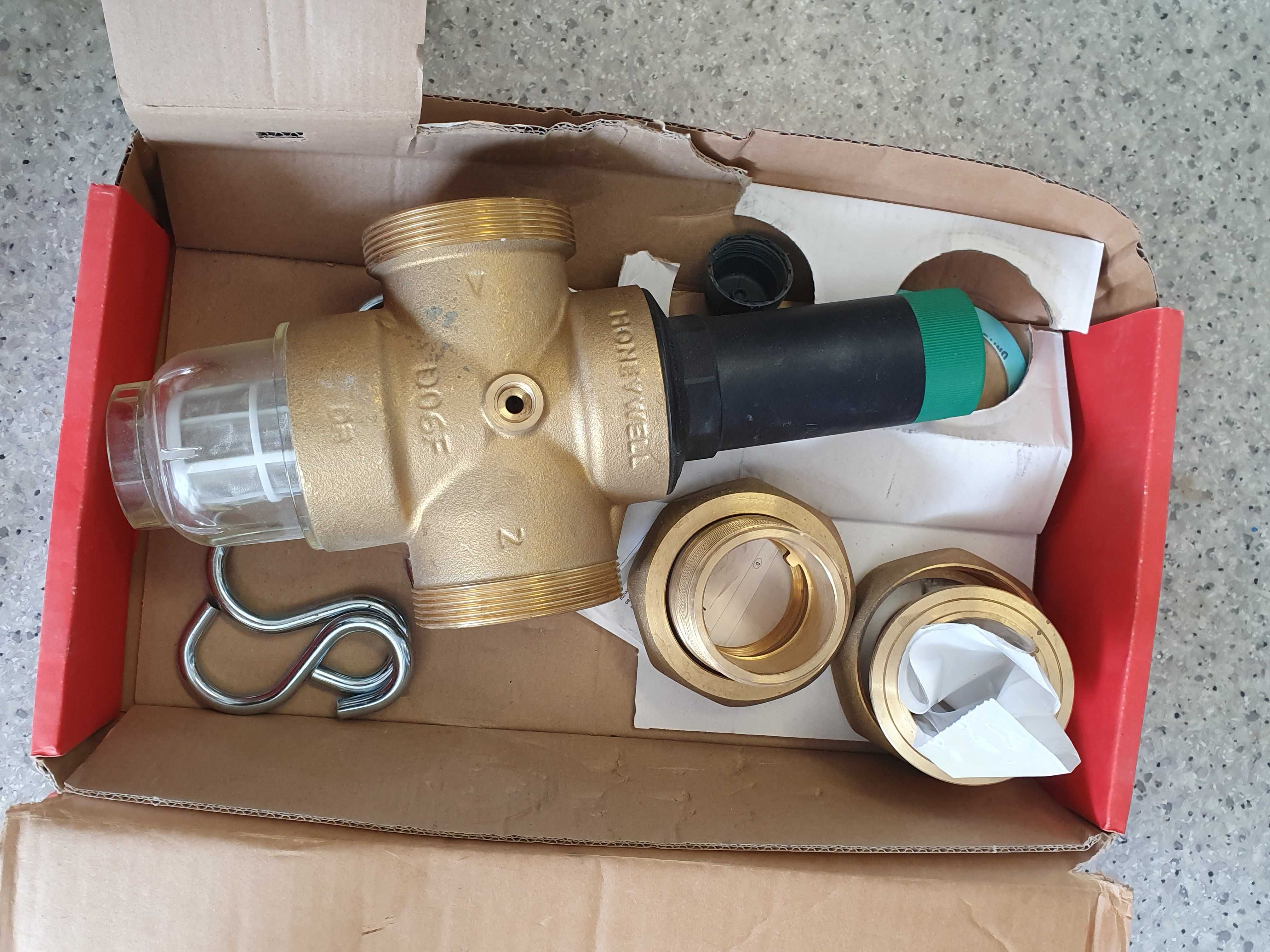 reduktor ciśnienia wody z filtrem siatkowym firmy Honeywell D06F