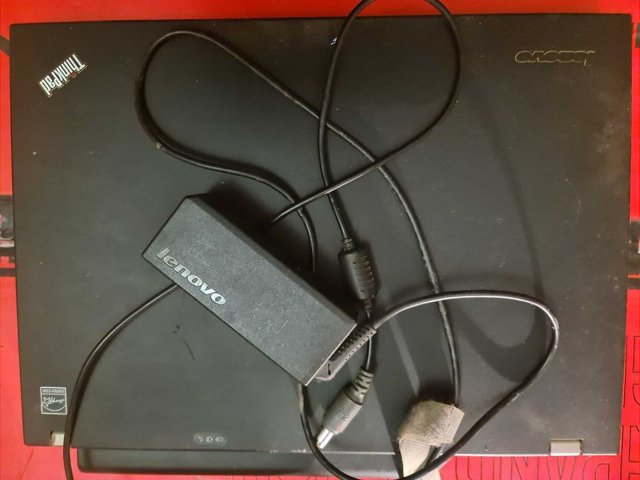 Рабочий ноутбук Lenovo T400 -- 8GB оперативки, матрица 14" (1440х900)