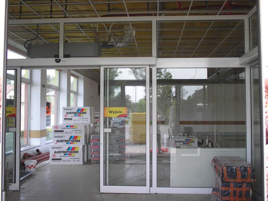 Drzwi zewnętrzne + wiatrołap + drzwi wewnętrzne