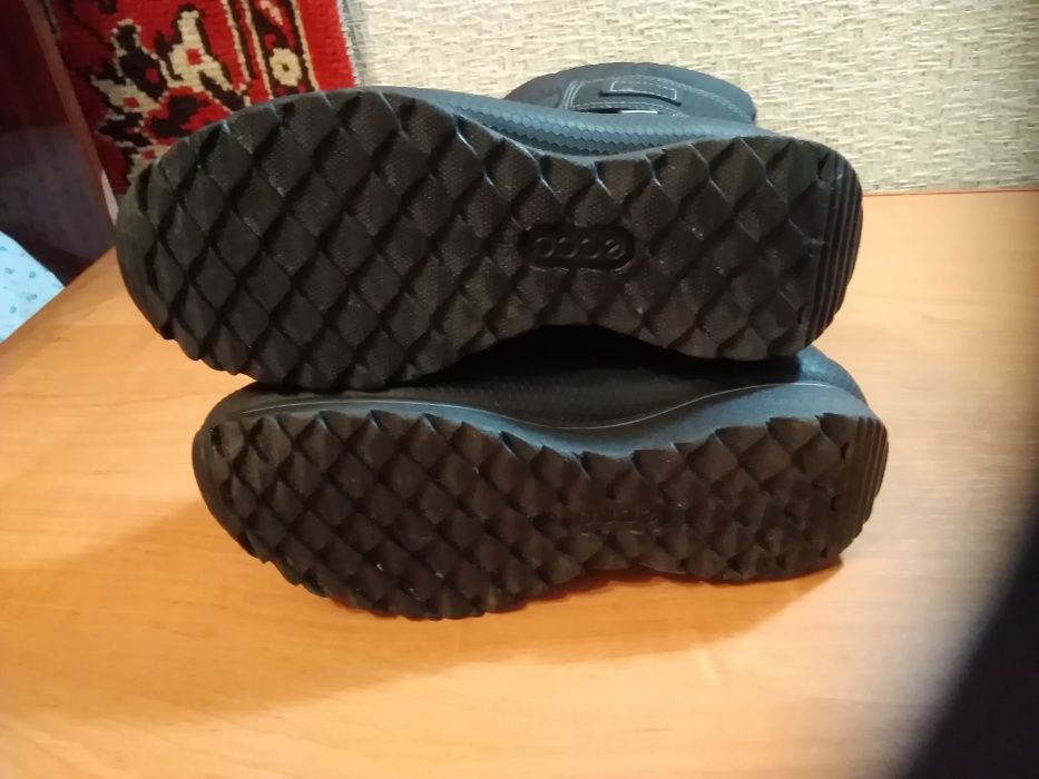 Продам зимние сапоги Ecco