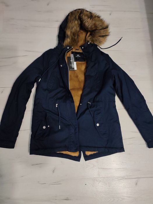 Продам новую  зимнюю куртку CROPP на подростка