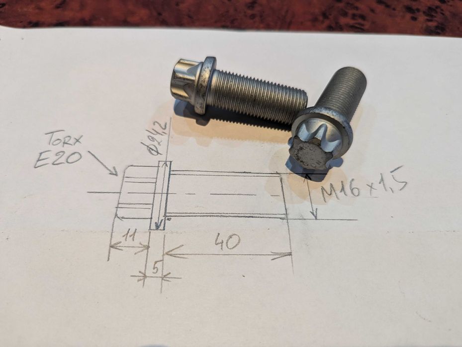 Болт М16х1,5 под Torx