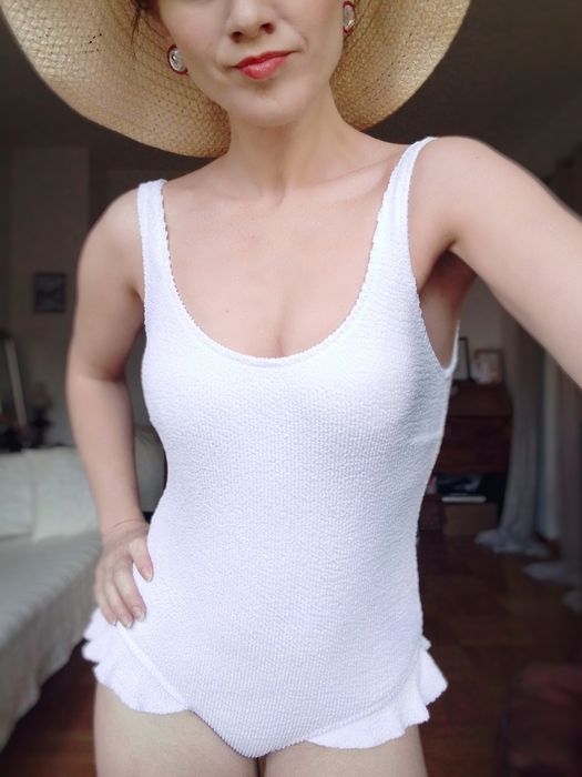 Biały kostium kąpielowy 36 z falbankami na biodrach pin up mint&berry