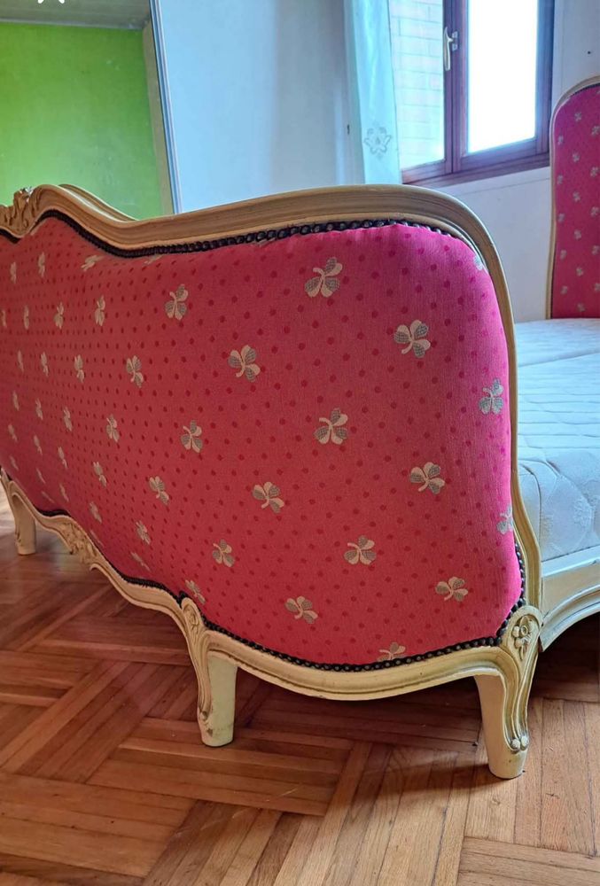 Antyk , łóżko w stylu ludwikowskim . Piekne .