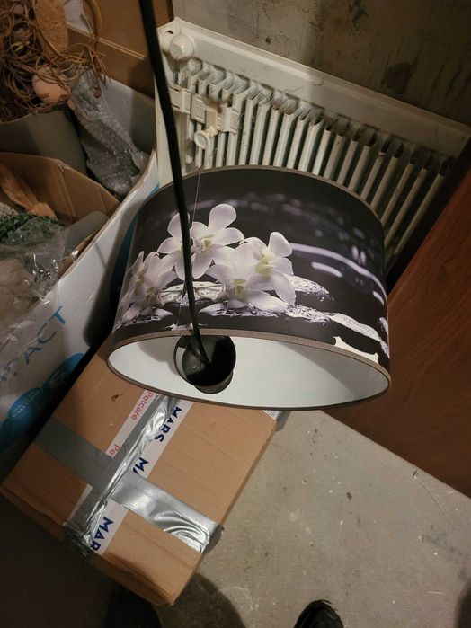 Lampy wiszace z kloszem