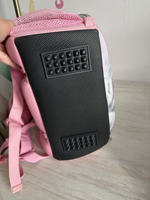 Продам шкільний портфель kite