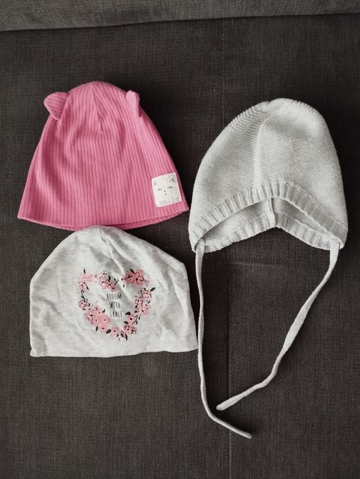 3 czapeczki dla niemowlaka wiosenno-jesienne.