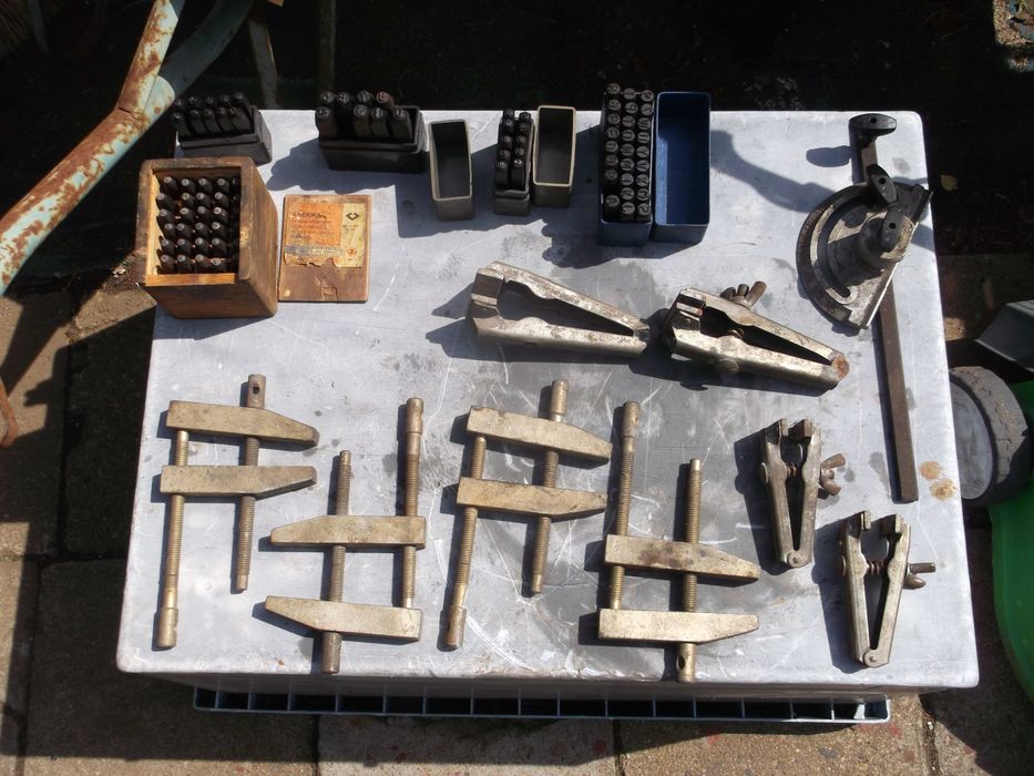 ściski stalowe i żabki zaciskowe z epoki prlu