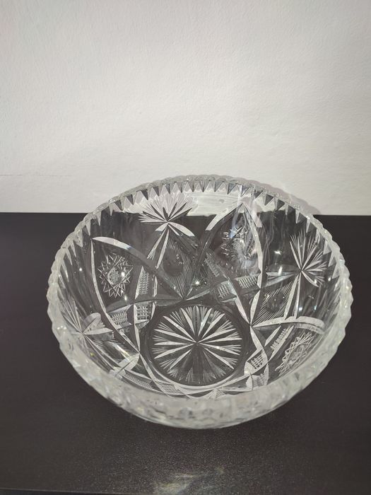 Kryształowa misa z okresu prl