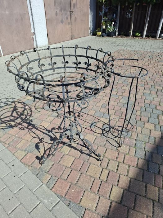 Kuty duży Stojak na kwiaty + mniejszy