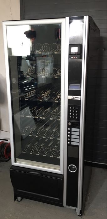 Vending Necta Snakky Max automat sprzedajacy