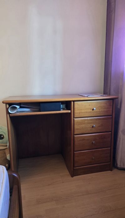 Quarto com secretária