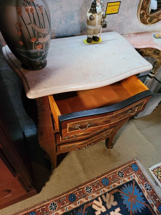 Pequena cómoda estilo Luis XV - óptimo estado e qualidade