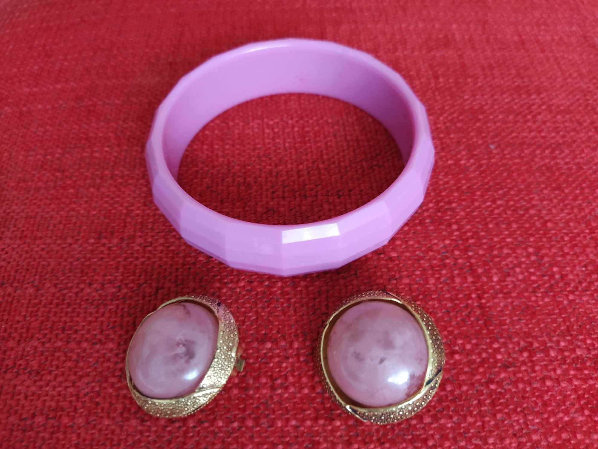 Pulseira rosa com oferta brincos pedra rosa e dourados