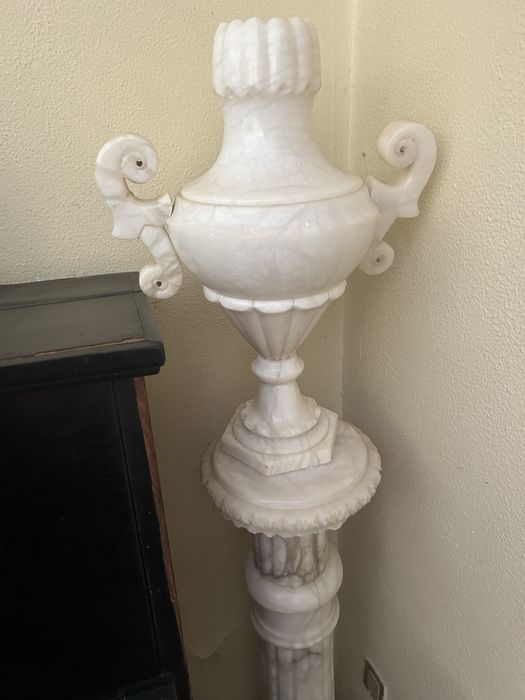 Candeeiro de pé de marmore