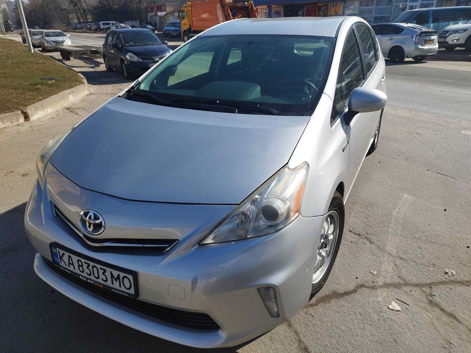 Аренда Toyota Prius V 2014 з викупом