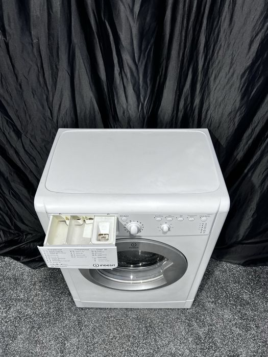 5 кг стиральная машина INDESIT iwsb50851. Доставка бесплатно