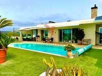 Moradia Moderna com piscina e vistas sobre o campo