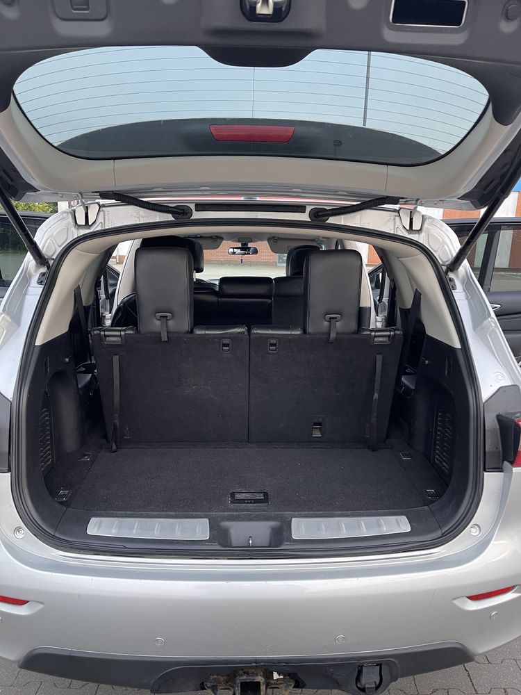 INFINITI JX35 з 2013 р .Розкішний семимісний кроссовер.