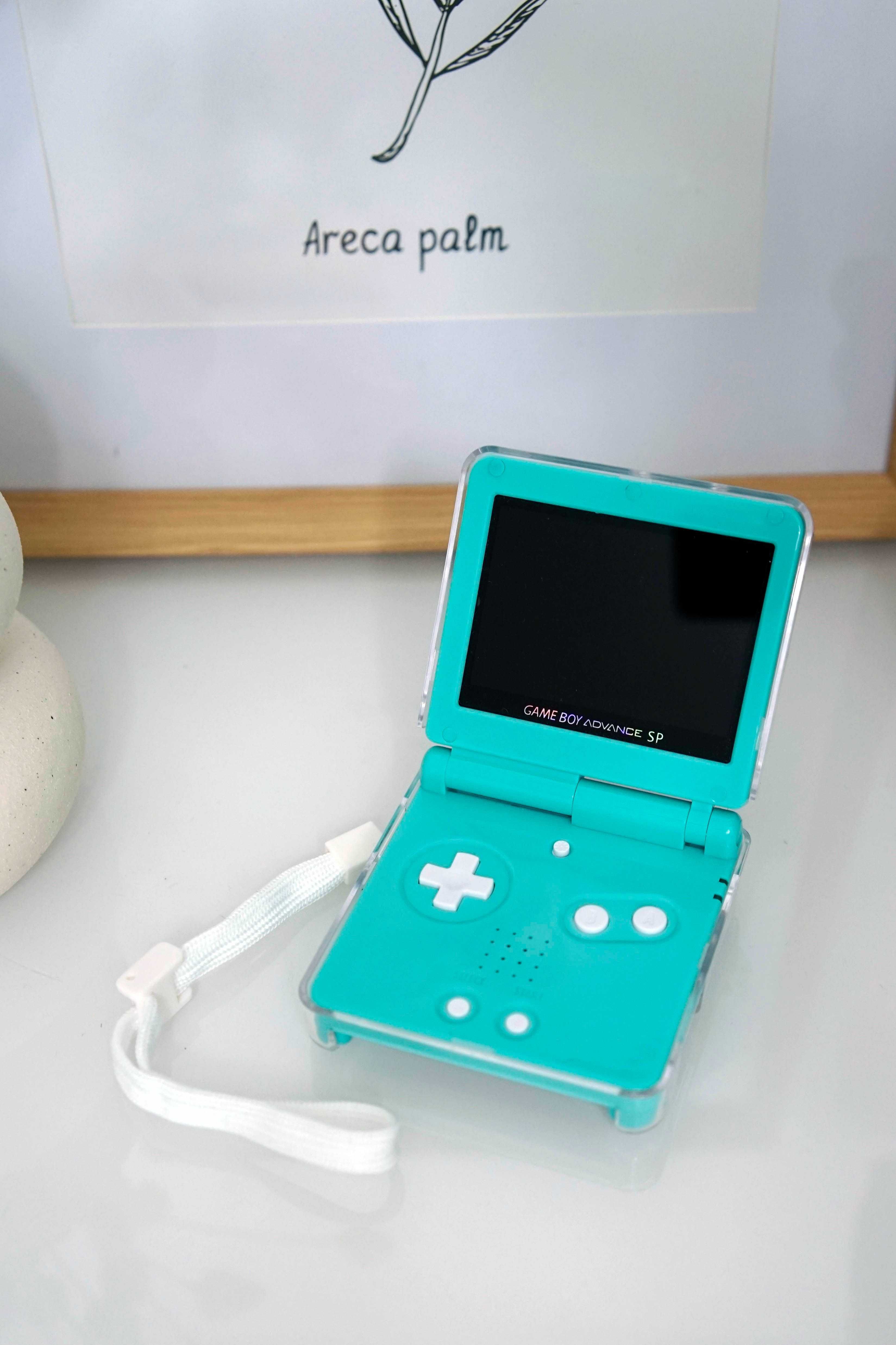 GameBoy Advance SP - IPS, USB-C, folia, osłonka, smyczka i inne