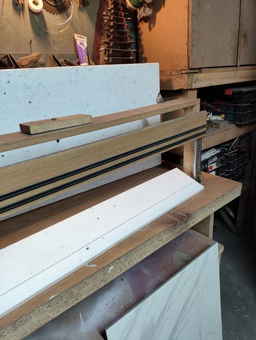 Gilotyna do styropianu.