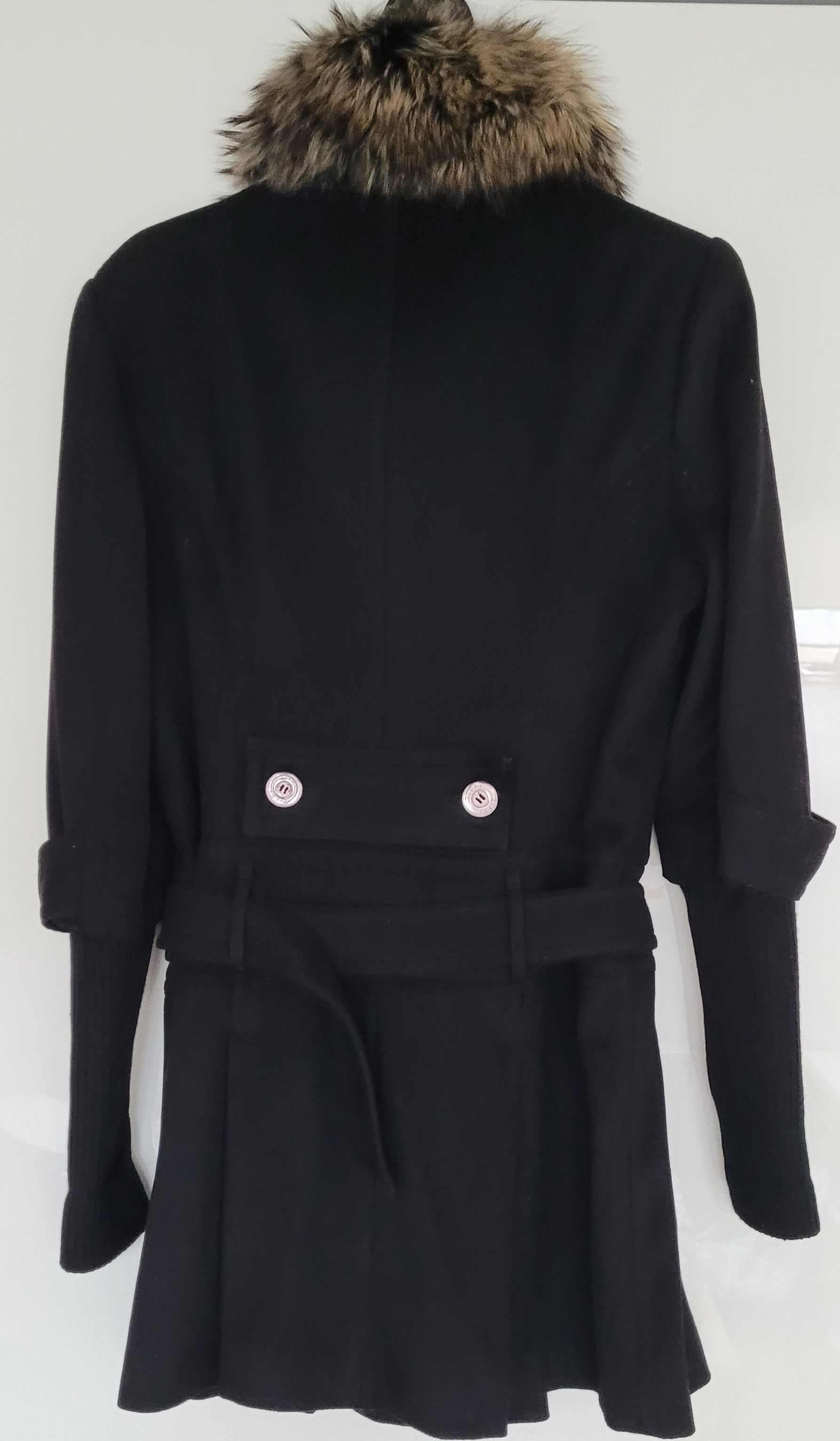 Wełniany płaszcz marki Tiffi w rozmiarze XL;