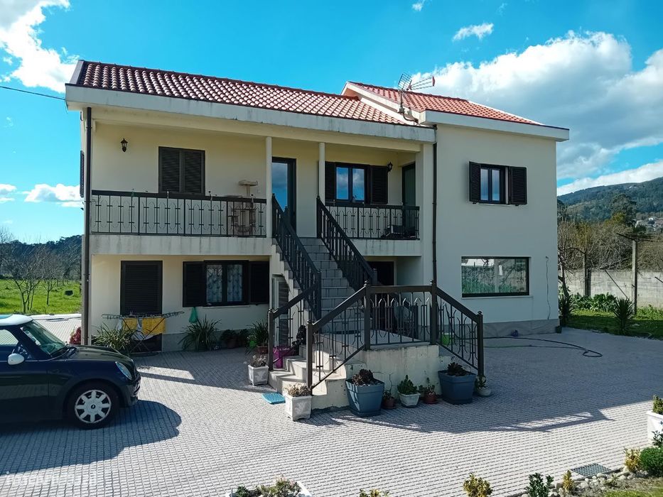 Moradia com 15.000m2 de terreno