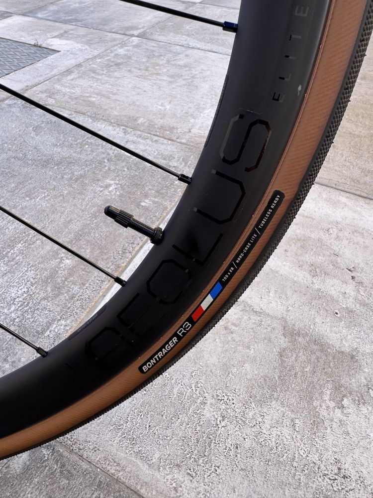Bontrager Aeolus Elite 35 TLR Disc