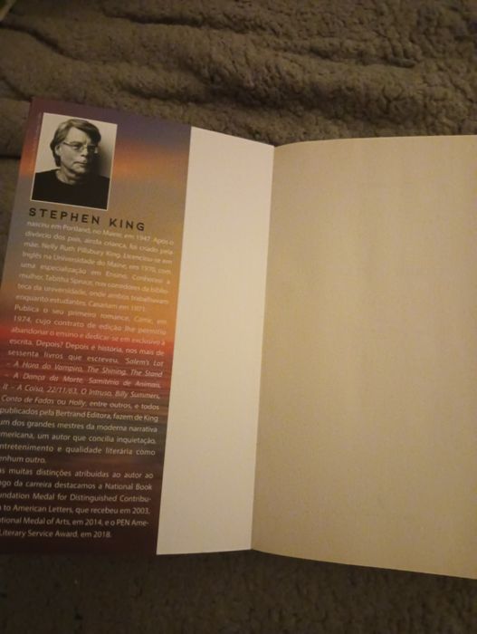 Vendo livro de Stephen King " MAIS SOMBRIO"