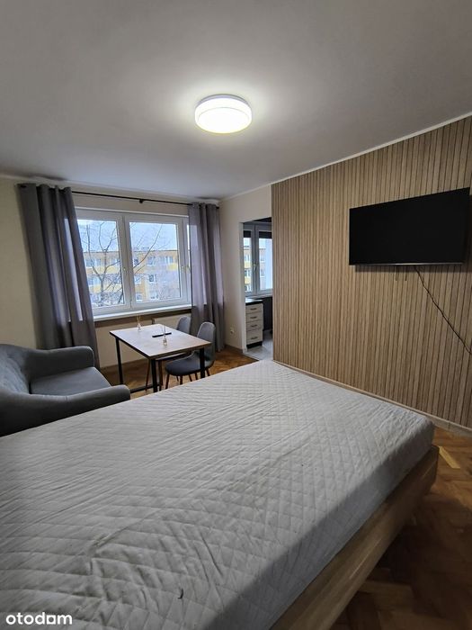 Wynajmę kawalerkę z oddzielną kuchnią. Media w cenie! Os. Pod lipami