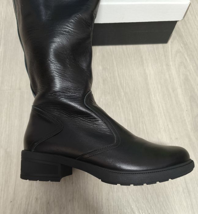 Зимові, жіночі сапоги в ідеальному стані + подарунок