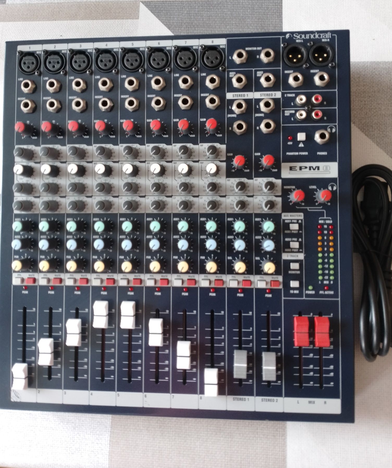 Mikser Soundcraft EPM 8 stan bdb