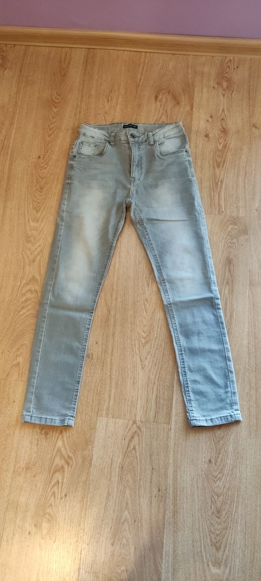 Spodnie dżinsowe chłopięce rozmiar 158 firmy Reserved