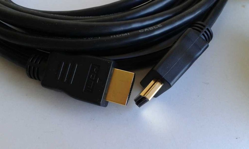 cabos PC e transformadores