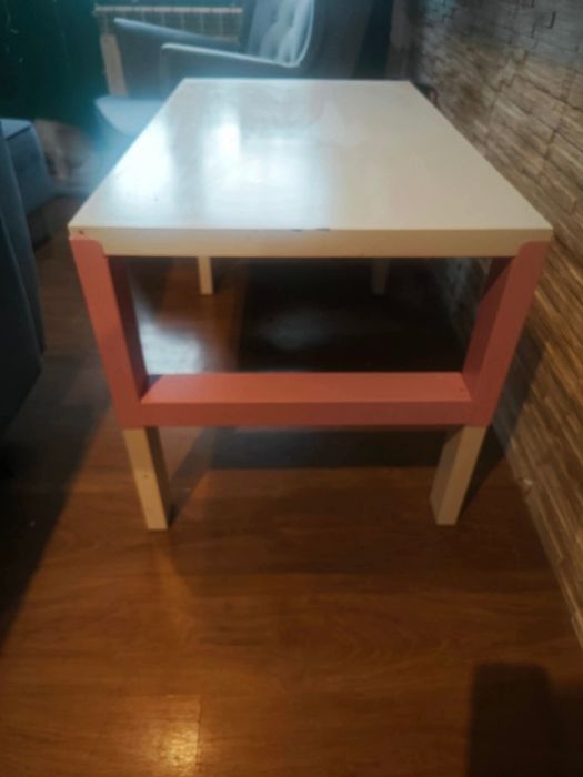Oddam biurko dla dzieci IKEA regulowane.