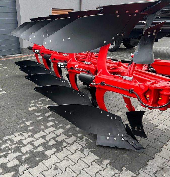 Pług obrotowy Grégoire Besson Rover 60, wersja 5-skibowa.