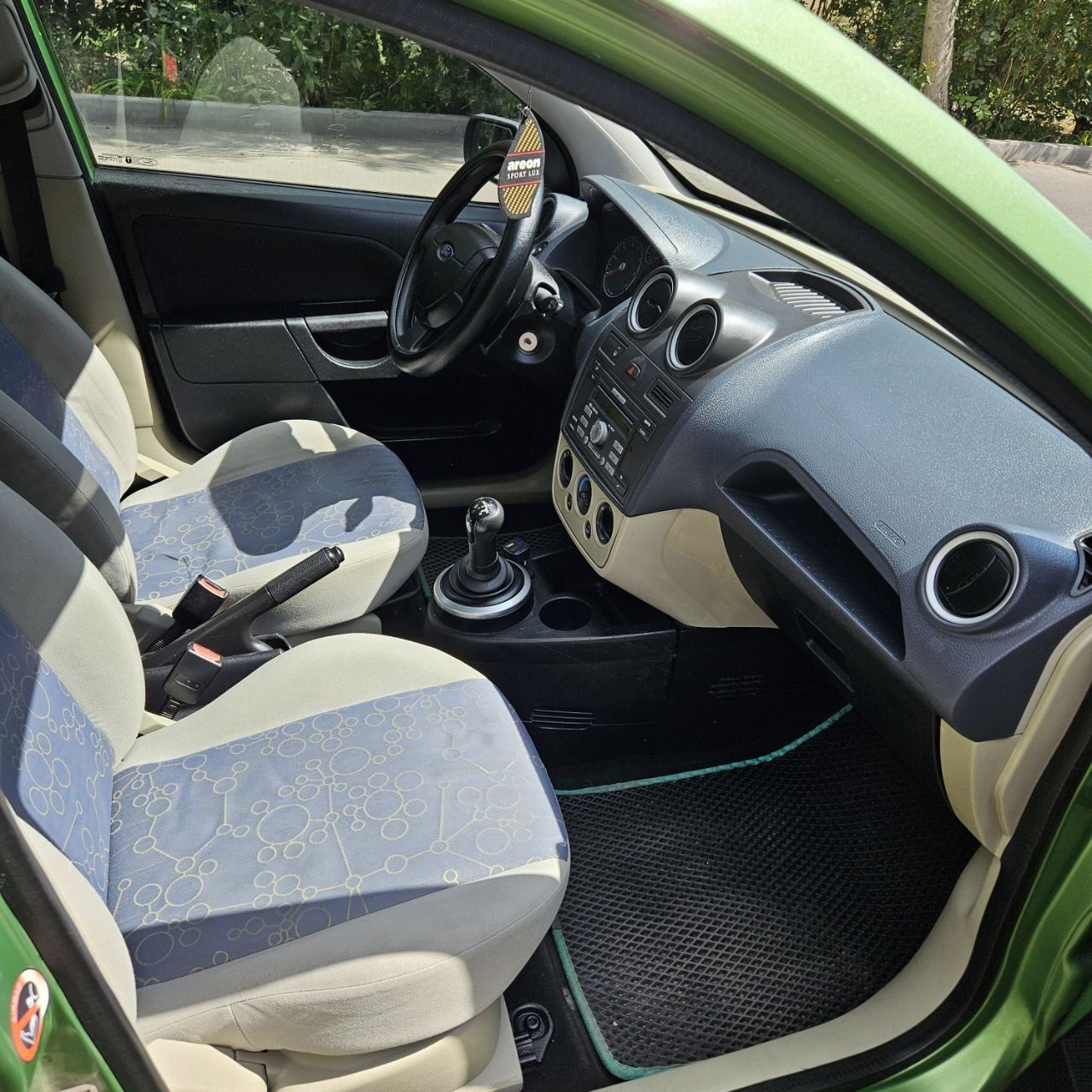 Продам Ford Fiesta  в отличном состоянии.