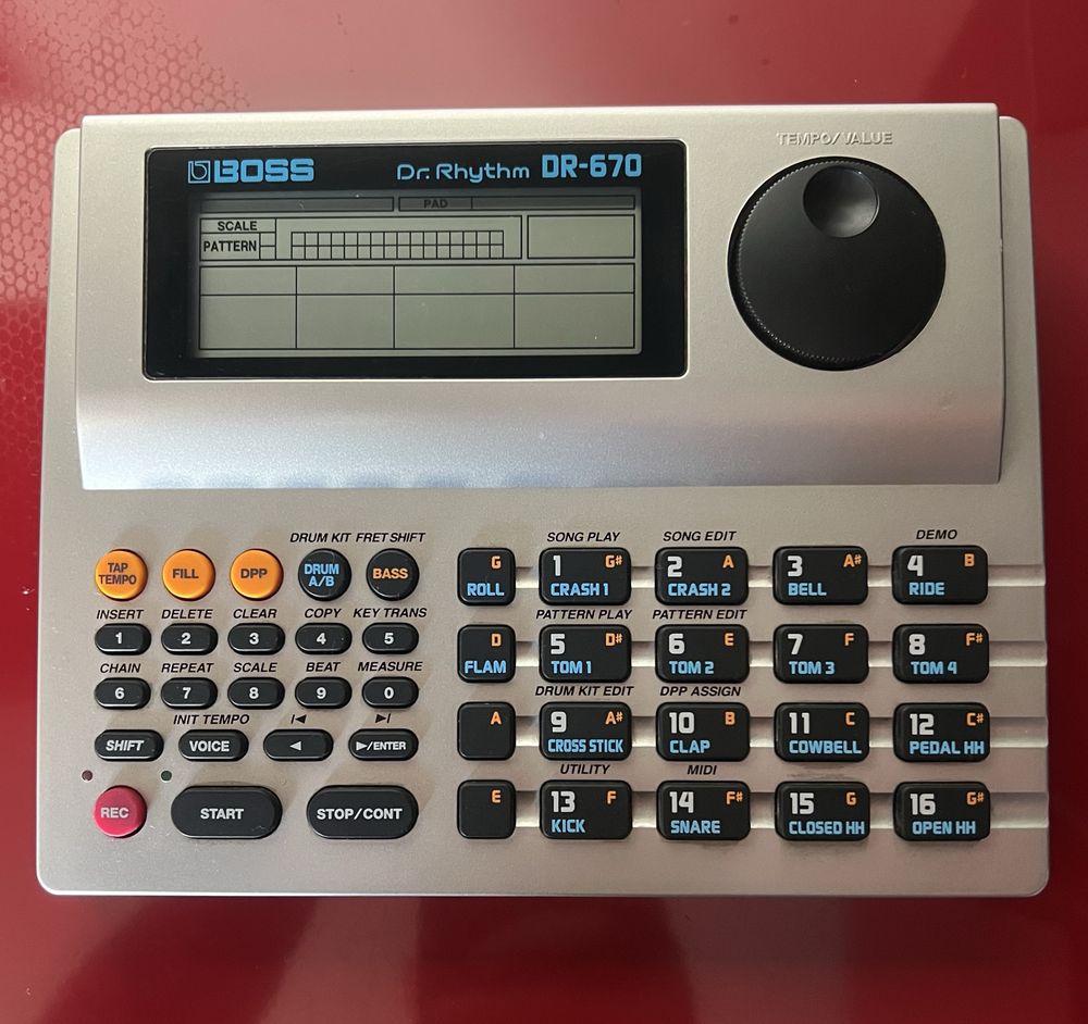 Amplificador excelente, Caixa de ritmos e 2 pedaleiras
