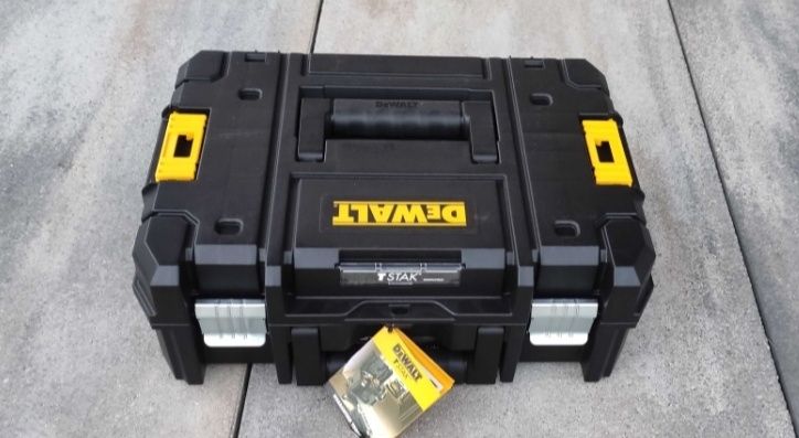 Walizka uniwersalna Tstak 2 Pianka DeWalt 2szt