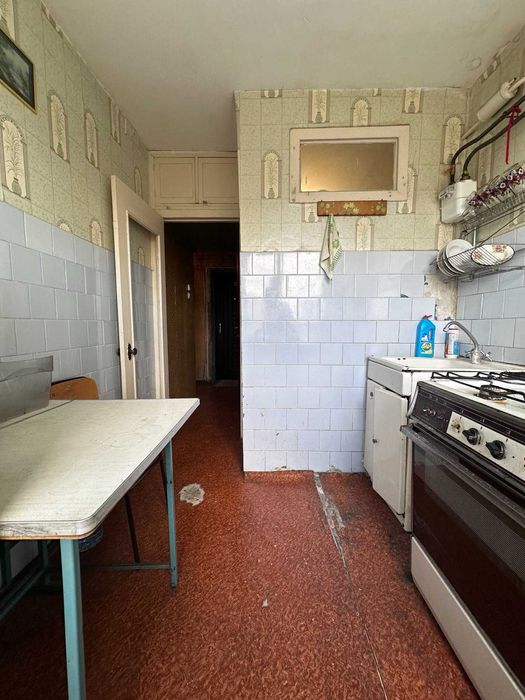 Продам 4  ком  кв  в  р-ні  Боевой  вул   Льотна  1     5/5 пан дома