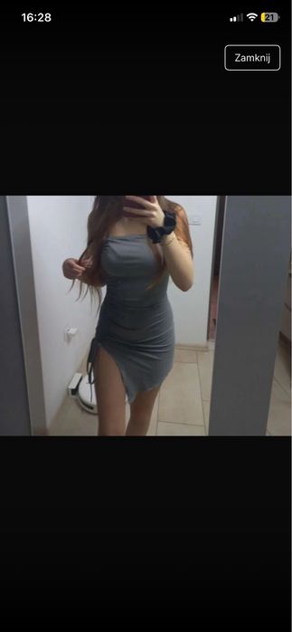 Box z ciuchami bluzy sukienki dwa pudelka i cztery zeszyty